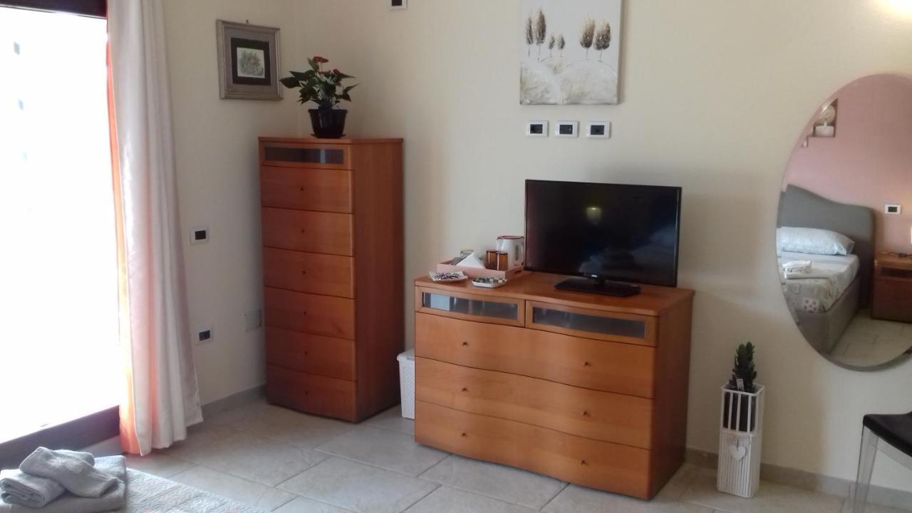 Casa Vacanze Menta Fiorita 플루미니 디 콰르투 외부 사진